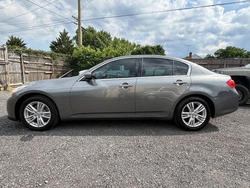 Black 2013 INFINITI G37x Base