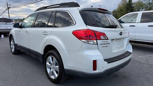 Satin White Pearl 2011 Subaru Outback 2.5 i Limited