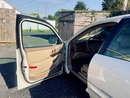 White 2005 Buick Park Avenue Base 4dr Sedan
