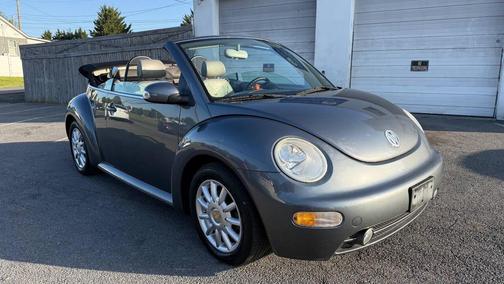 Reflex Silver/Black Cloth Roof 2004 Volkswagen New Beetle GLS