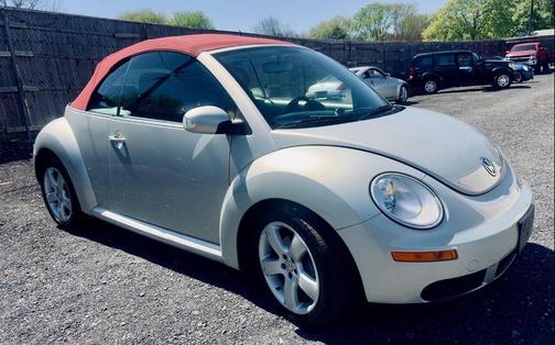 White Gold Metallic 2009 Volkswagen New Beetle S
