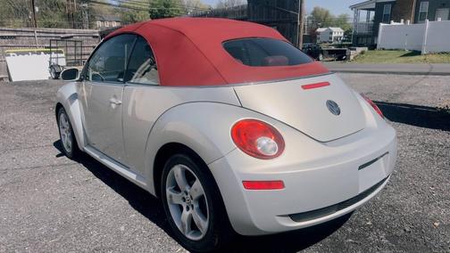 White Gold Metallic 2009 Volkswagen New Beetle S