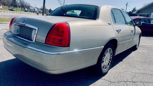 2008 Lincoln Town Car Signature