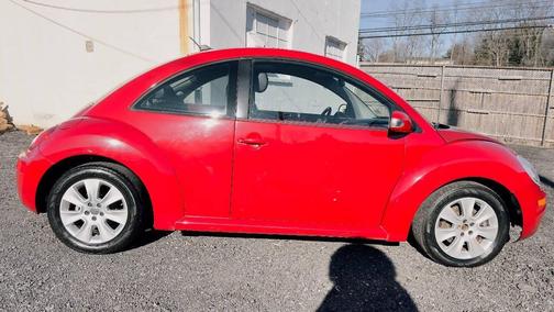 2010 Volkswagen New Beetle Base PZEV 2dr Coupe 6A