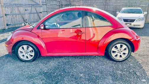 2010 Volkswagen New Beetle Base PZEV 2dr Coupe 6A