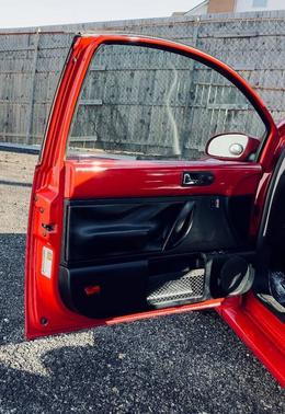 2010 Volkswagen New Beetle Base PZEV 2dr Coupe 6A