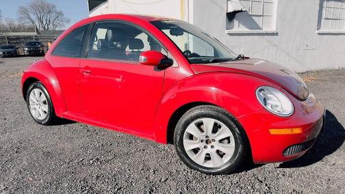 2010 Volkswagen New Beetle Base PZEV 2dr Coupe 6A