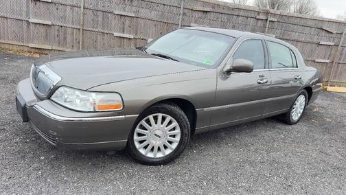 2003 Lincoln Town Car Signature