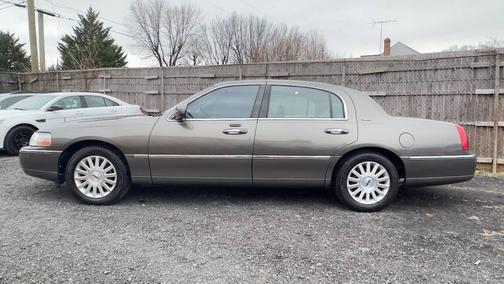 2003 Lincoln Town Car Signature