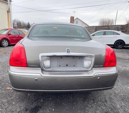 2003 Lincoln Town Car Signature
