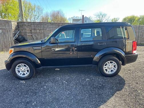 Brilliant Black Crystal Pearlcoat 2010 Dodge Nitro SE 4x4 4dr SUV