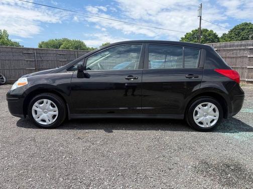 Black 2010 Nissan Versa 1.8 S