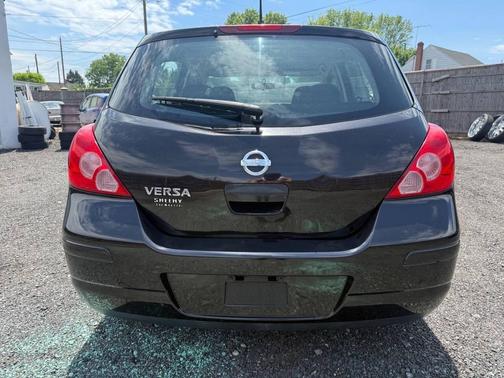 Black 2010 Nissan Versa 1.8 S