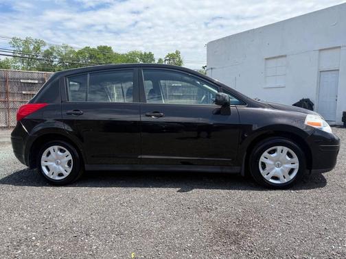 Black 2010 Nissan Versa 1.8 S