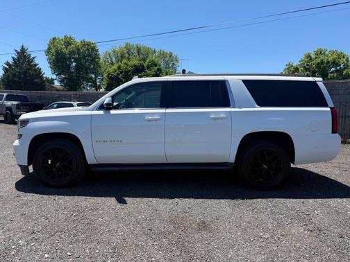 White 2018 Chevrolet Suburban LT