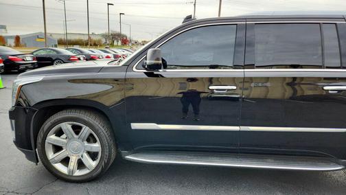 2018 Cadillac Escalade ESV Luxury