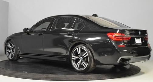 Photo 5 of 30 of 2019 BMW 750 i xDrive