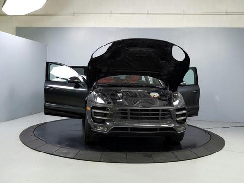 2018 Porsche Macan Turbo