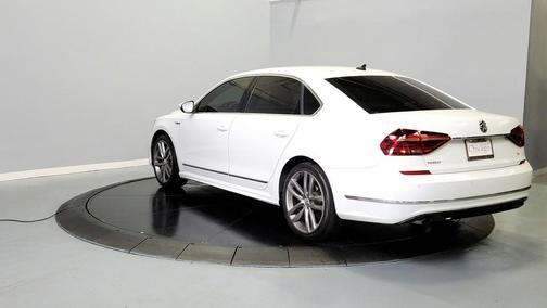 2019 Volkswagen Passat 2.0T R-Line