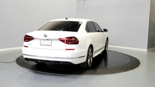 2019 Volkswagen Passat 2.0T R-Line