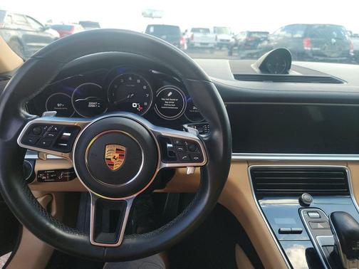 2018 Porsche Panamera 4S