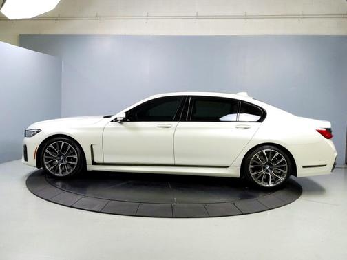 2022 BMW 750 i xDrive
