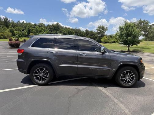 Granite Crystal Metallic Clearcoat 2018 Jeep Grand Cherokee Limited