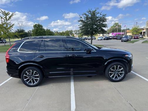 2018 Volvo XC90 T6 Momentum