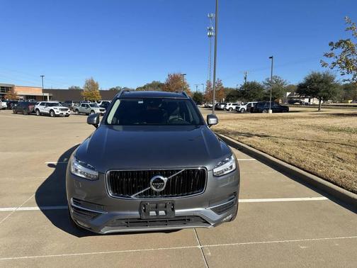 2018 Volvo XC90 T6 Momentum