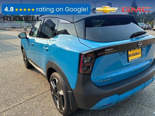 Arctic Ice Blue Metallic/Super Black 2025 Nissan Kicks SR