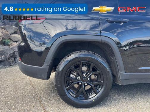 Diamond Black Crystal Pearlcoat 2024 Jeep Grand Cherokee Altitude