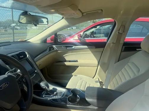 RED 2014 Ford Fusion SE