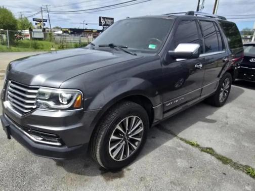 Gray 2015 Lincoln Navigator Base