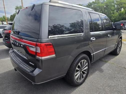 Gray 2015 Lincoln Navigator Base