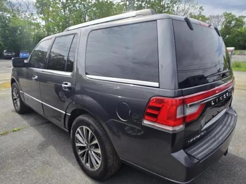 Gray 2015 Lincoln Navigator Base