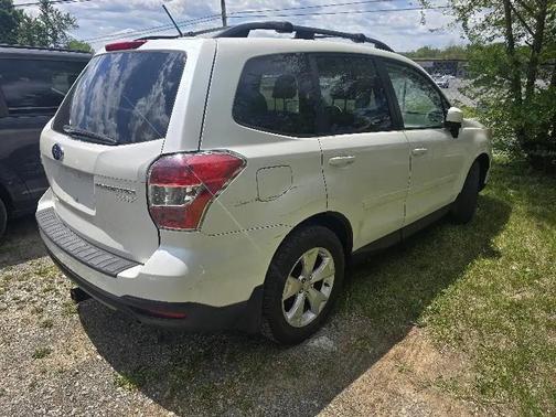 White 2015 Subaru Forester 2.5i Premium