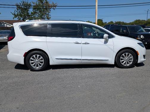 2018 Chrysler Pacifica Touring-L