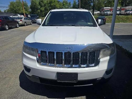 White 2013 Jeep Grand Cherokee Laredo