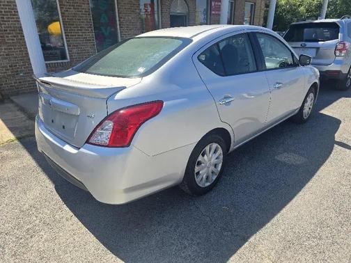 SILVER 2017 Nissan Versa 1.6 SV