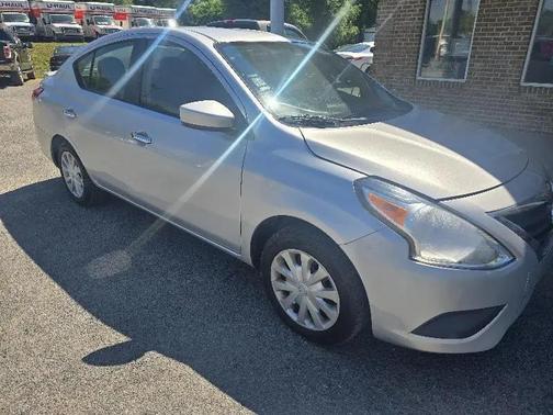 SILVER 2017 Nissan Versa 1.6 SV