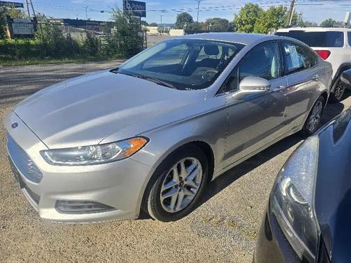 Silver 2016 Ford Fusion SE