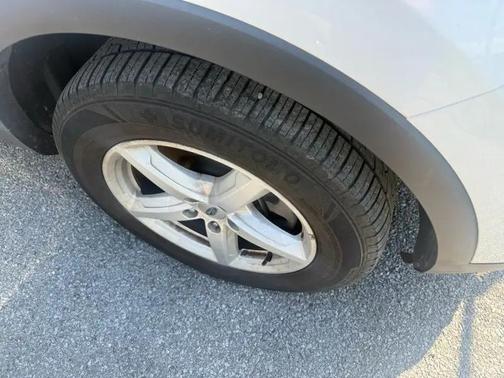 White 2017 Ford Explorer XLT