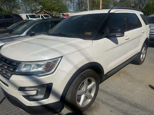 White 2017 Ford Explorer XLT