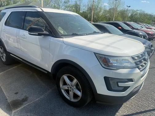White 2017 Ford Explorer XLT