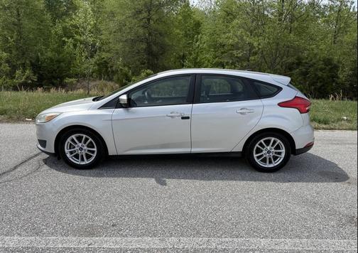 Ingot Silver 2015 Ford Focus SE