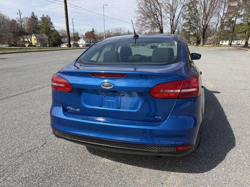Lightning Blue Metallic 2018 Ford Focus SE