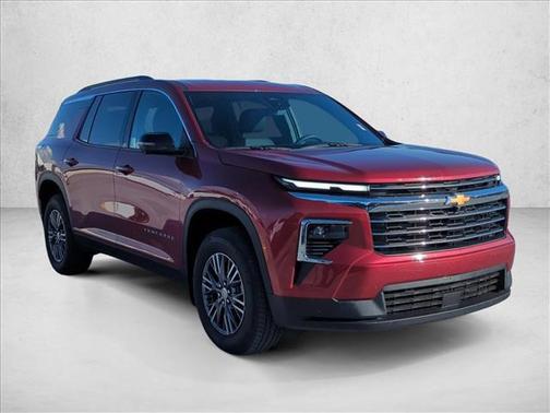 Radiant Red Tintcoat 2026 Chevrolet Traverse LT