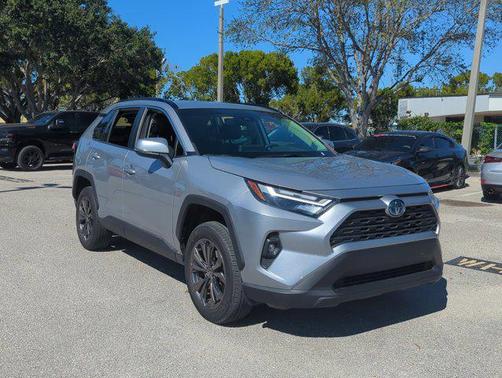2022 Toyota RAV4 Hybrid XLE Premium