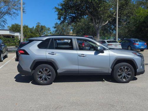 2022 Toyota RAV4 Hybrid XLE Premium