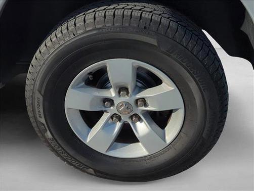 Bright Silver Metallic Clearcoat 2016 RAM 1500 SLT